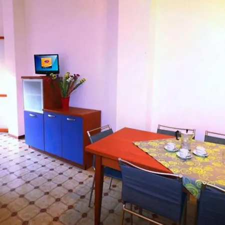 Appartement Colorful And Bright Apartment-beahost