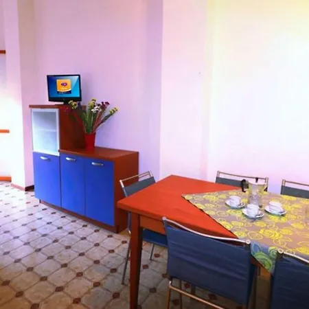 Appartement Colorful And Bright Apartment-beahost